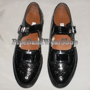 http://www.pipebandwear.biz/567-738-thickbox/scottish-ghillie-brogues-kilt-shoes-with-buckle.jpg