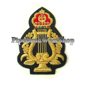 http://www.pipebandwear.biz/731-914-thickbox/brunei-army-musician-arm-badge.jpg