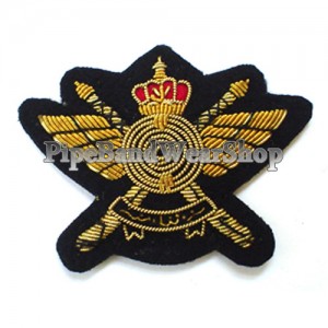 http://www.pipebandwear.biz/844-1027-thickbox/oman-special-force-cap-badge.jpg